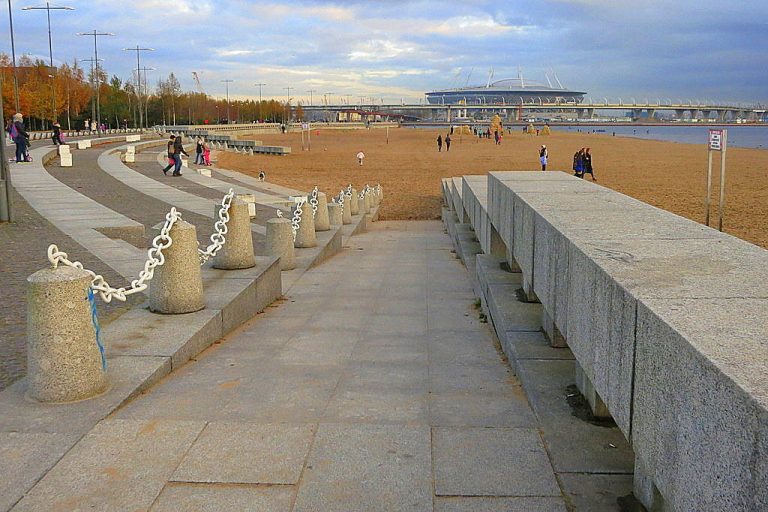 Каково поручение, таково и исполнение: В парке 300-летия Петербурга «отремонтировали» скейт-площадку