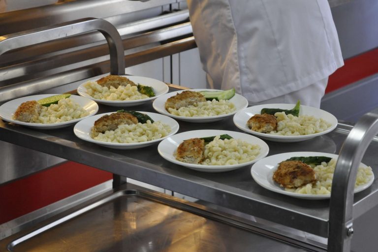 Комбинат школьного питания «Северная Столица» может лишиться половины годового дохода