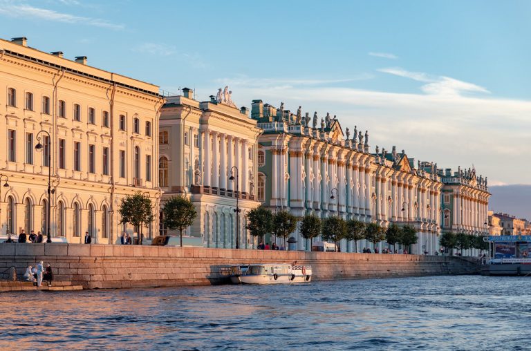 Туристический облик Петербурга меняет разрушение исторической архитектуры