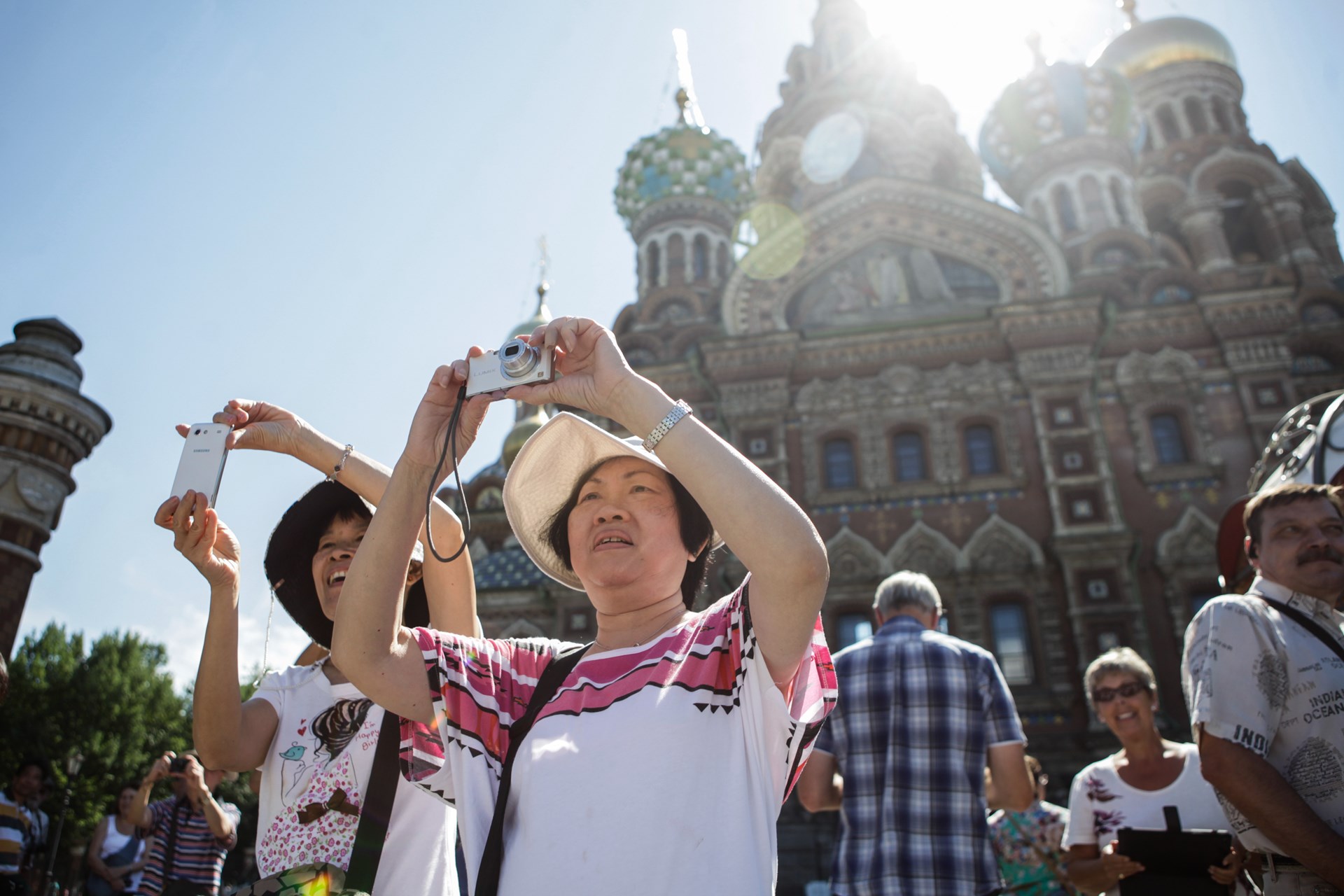 Cultural tourism. Китайские туристы. Иностранные туристы. Туристы в Санкт-Петербурге. Культурно-познавательный туризм.