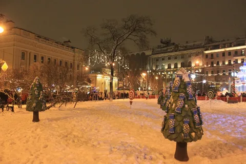 Жители Санкт-Петербурга и гости города не оценили организованные Смольным новогодние развлечения