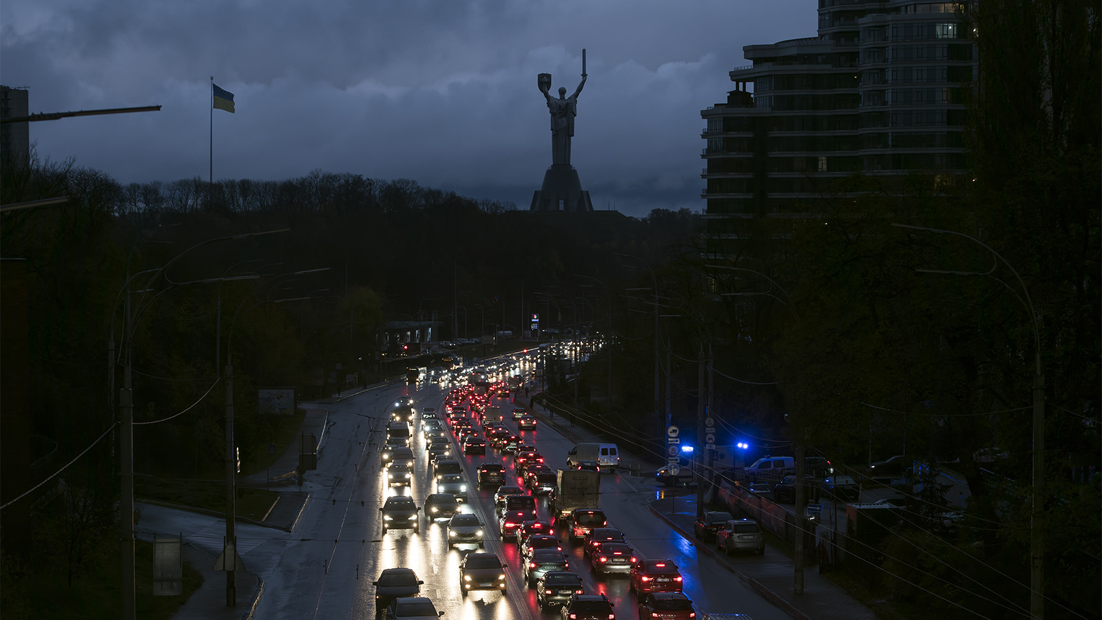 Свет отключили сегодня 2024. Киев без света. Ночной Киев. Киев ночью. Киев в темноте.
